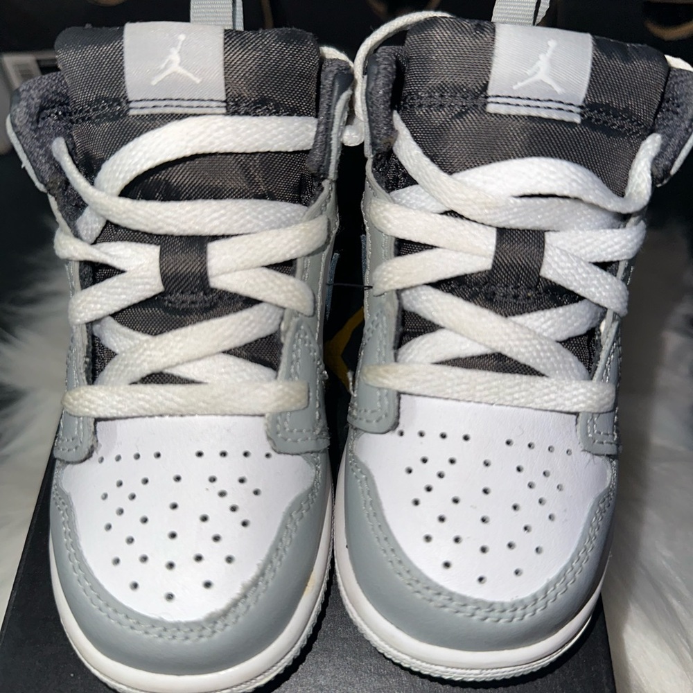 Jordan Kids' Gray and White Sneakers size 6c gently used - Picture 3 of 7